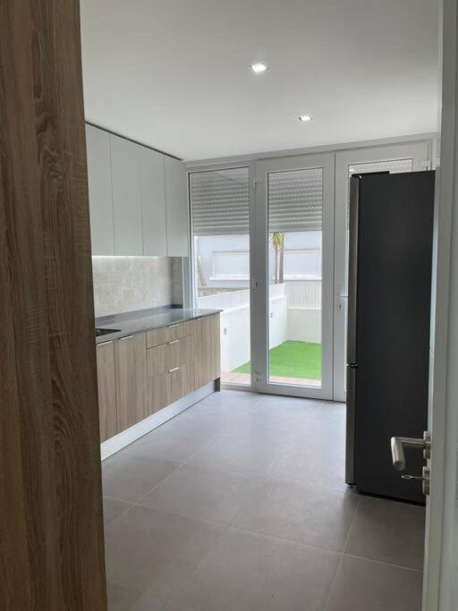 Lovely 2 Bedroom Apartment In South Lisbon Баррейру Экстерьер фото