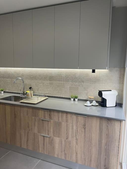 Lovely 2 Bedroom Apartment In South Lisbon Баррейру Экстерьер фото